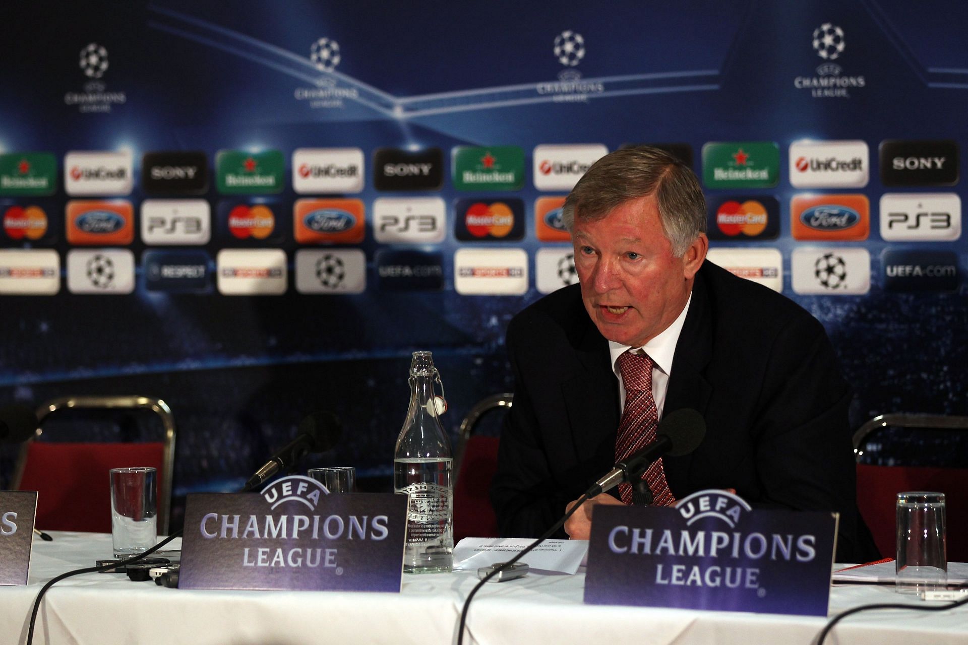 Manchester United Training & Press Conference